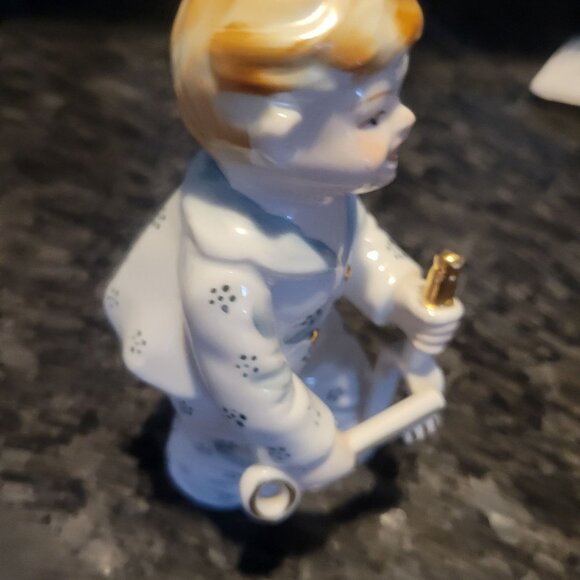 Vintage Porcelain Boy Figurine Holding Sword & Key - Picture 14 of 14